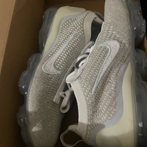 NEW Nike Air VaporMax FK
White Pure Platinum (Women's) - Picture 3 of 3